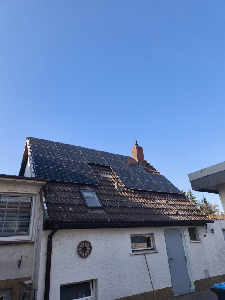 Photovoltaikanlage April 2025